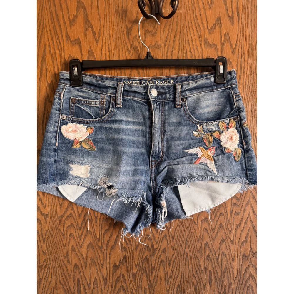 American Eagle Embroidered Floral Hummingbird Distressed Denim Shorts Womens 8